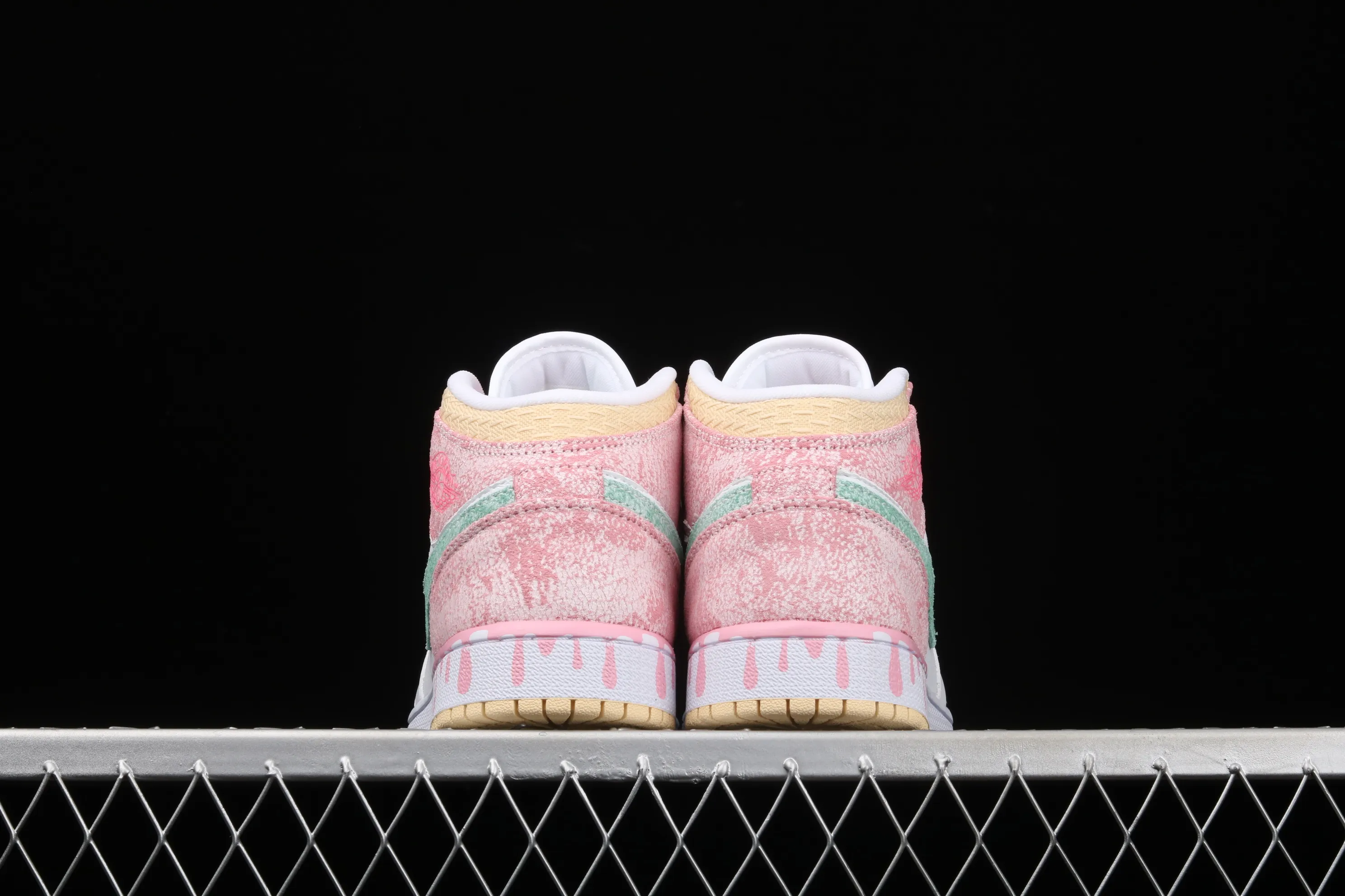 All categories Air Jordan Jordan series basketball shoes Air Jordan 1 Mid Air Jordan 1 Mid GS AJ1 Joe 1 Ice Cream Zhongbang Basketball Shoes DD1666-100